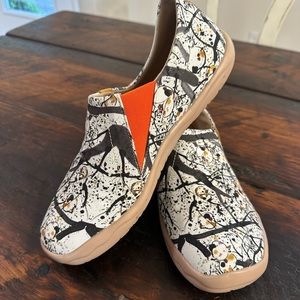 UIN SHOES- size 9.